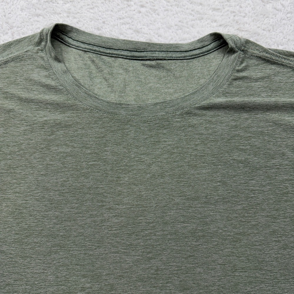 Vuori Men's Green Heathered Crew Neck Short Sleeve T Shirt Size Medium - Picture 2 of 7
